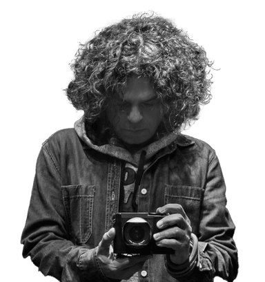 قصه‌گویی در عکاسی سیاه‌وسفید - چگونه با حذف رنگ‌ها، با گستره وسيع رنگهاى خاكسترى، با نور و سایه، قصه‌هایی بگویید که توجه مخاطب را جلب كند. با عكاسى سياه و سفید، روایت صادقانه‌ای بسازید که در ذهن بماند! 